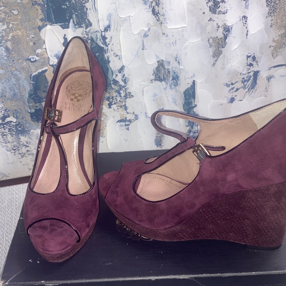“ True Sue” Vince Camuto Ruby Genuine Suede Wedge Shoes 9B